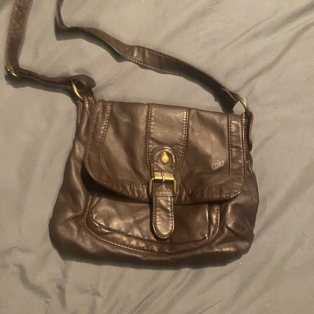 Flap closure crossbody bag. Dark caramel brown.